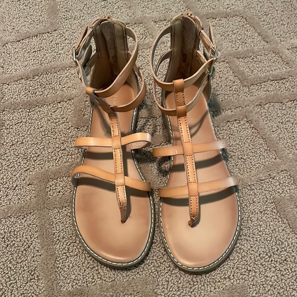 Women’s Old Navy sandals.